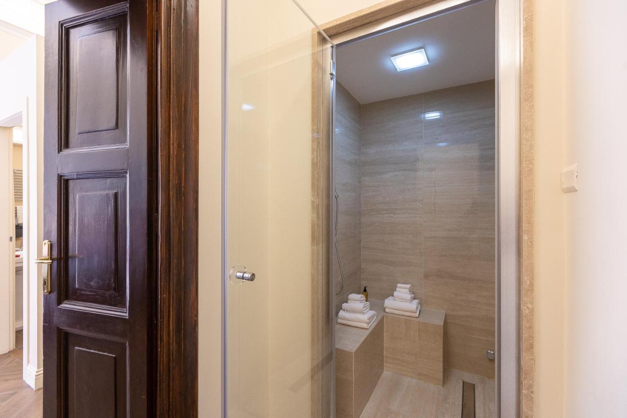 Spa Apartment Via Barberini Rome Exterior photo
